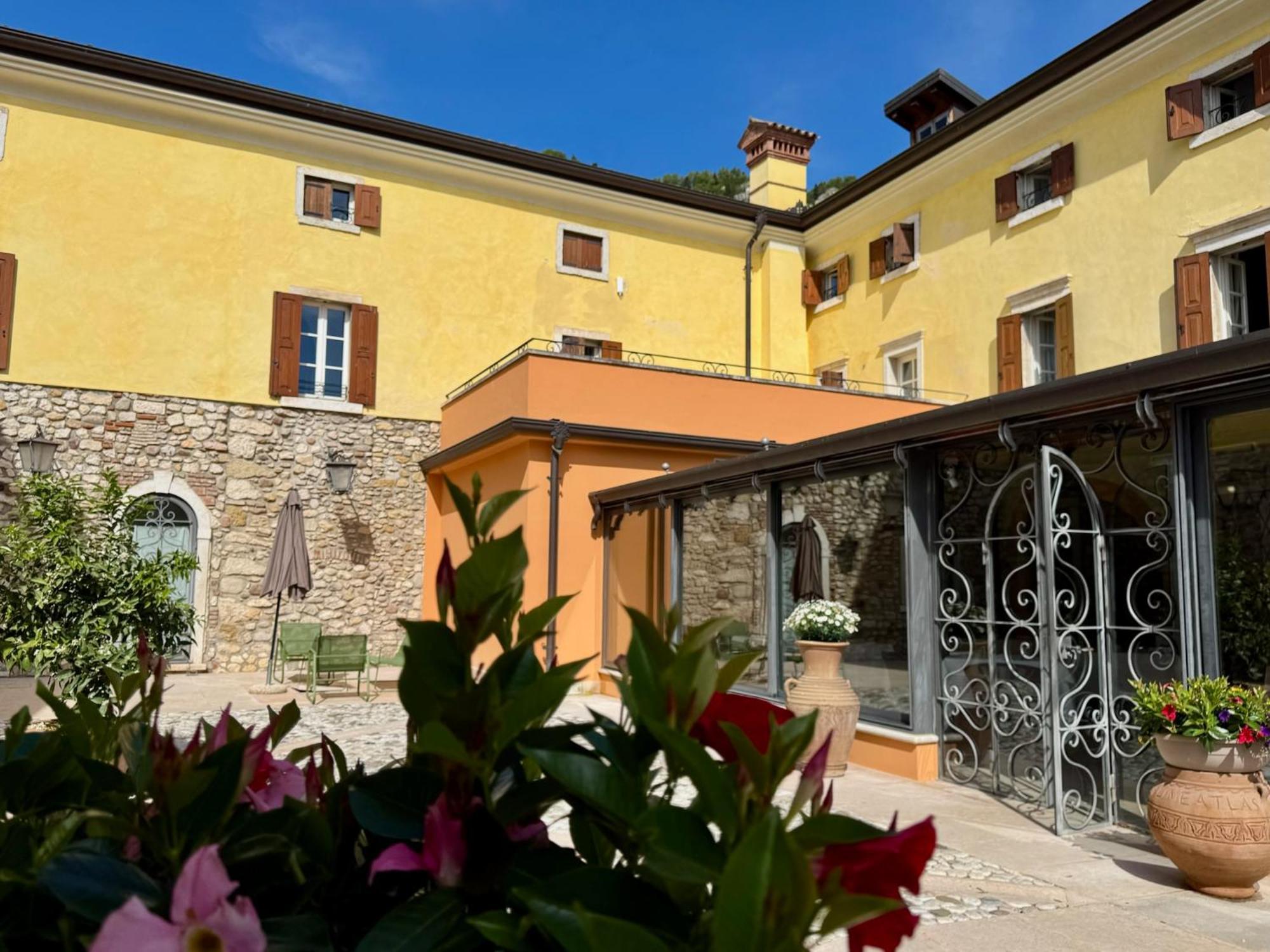 Corte Impero Hotel & Restaurant Аффи Экстерьер фото