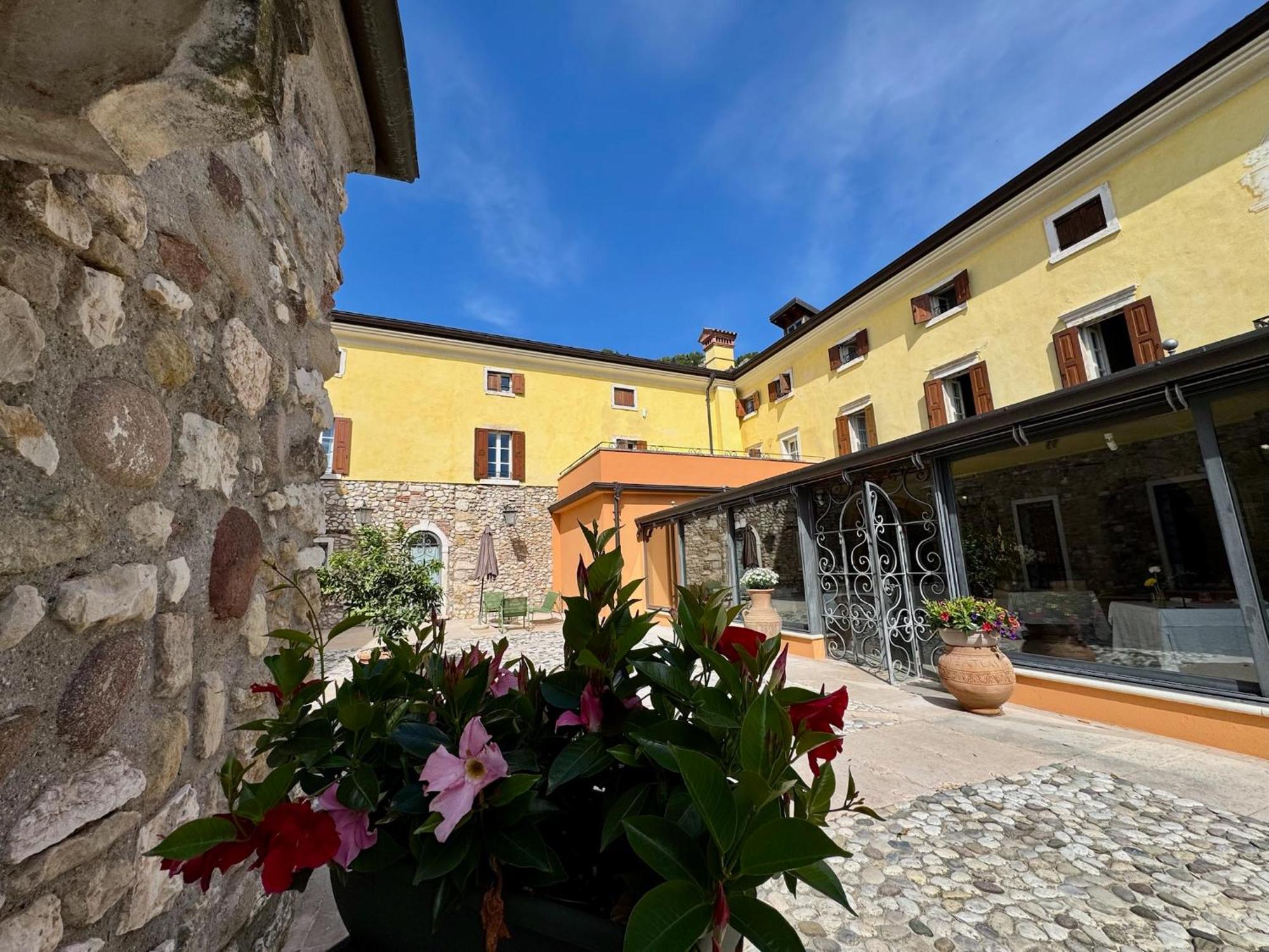 Corte Impero Hotel & Restaurant Аффи Экстерьер фото