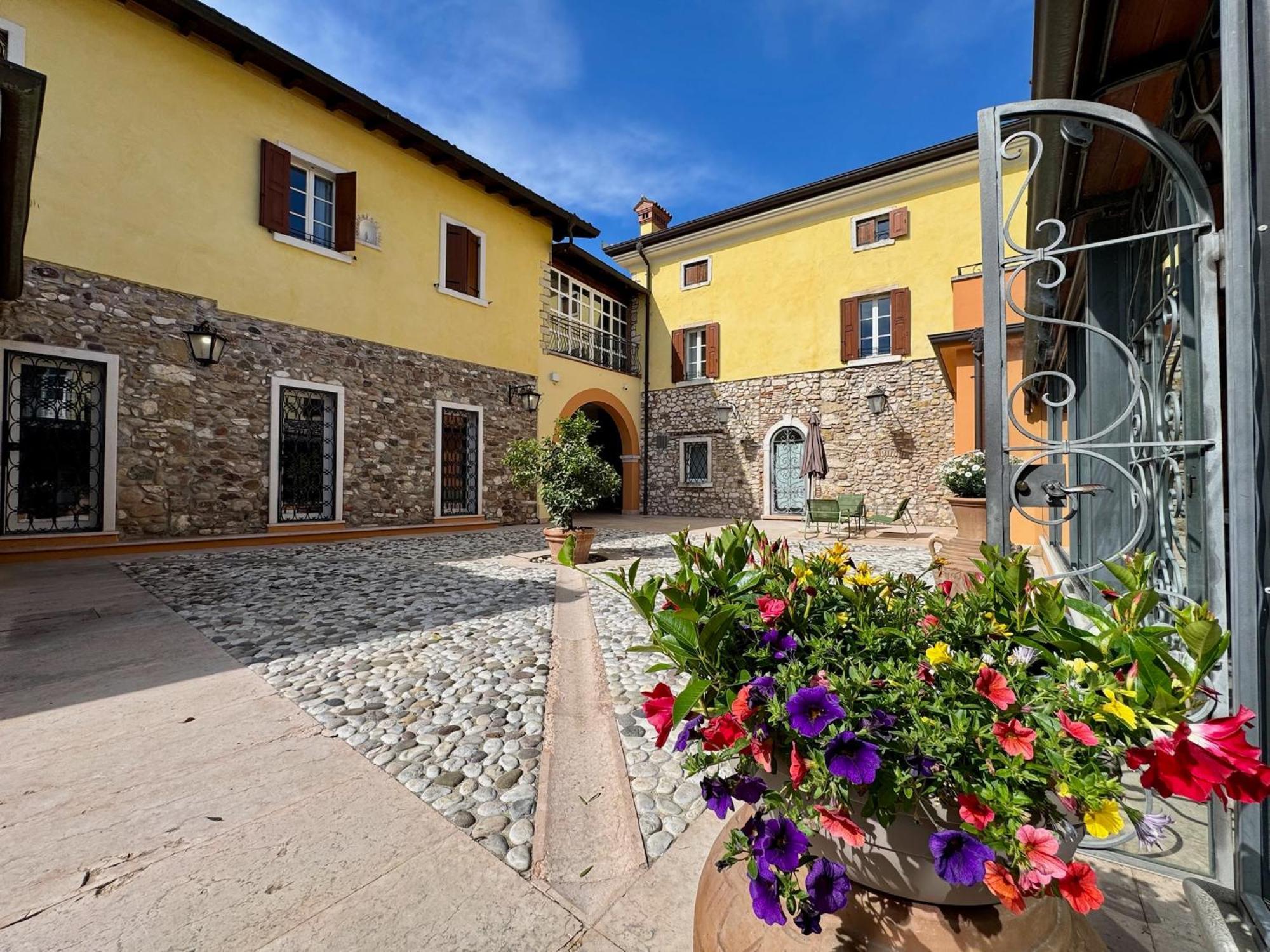 Corte Impero Hotel & Restaurant Аффи Экстерьер фото